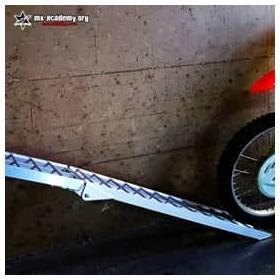 Motorradrampe aus Aluminium am Heck eines Fahrzeugs, Motocross Zubehör zum Ein- und Ausladen